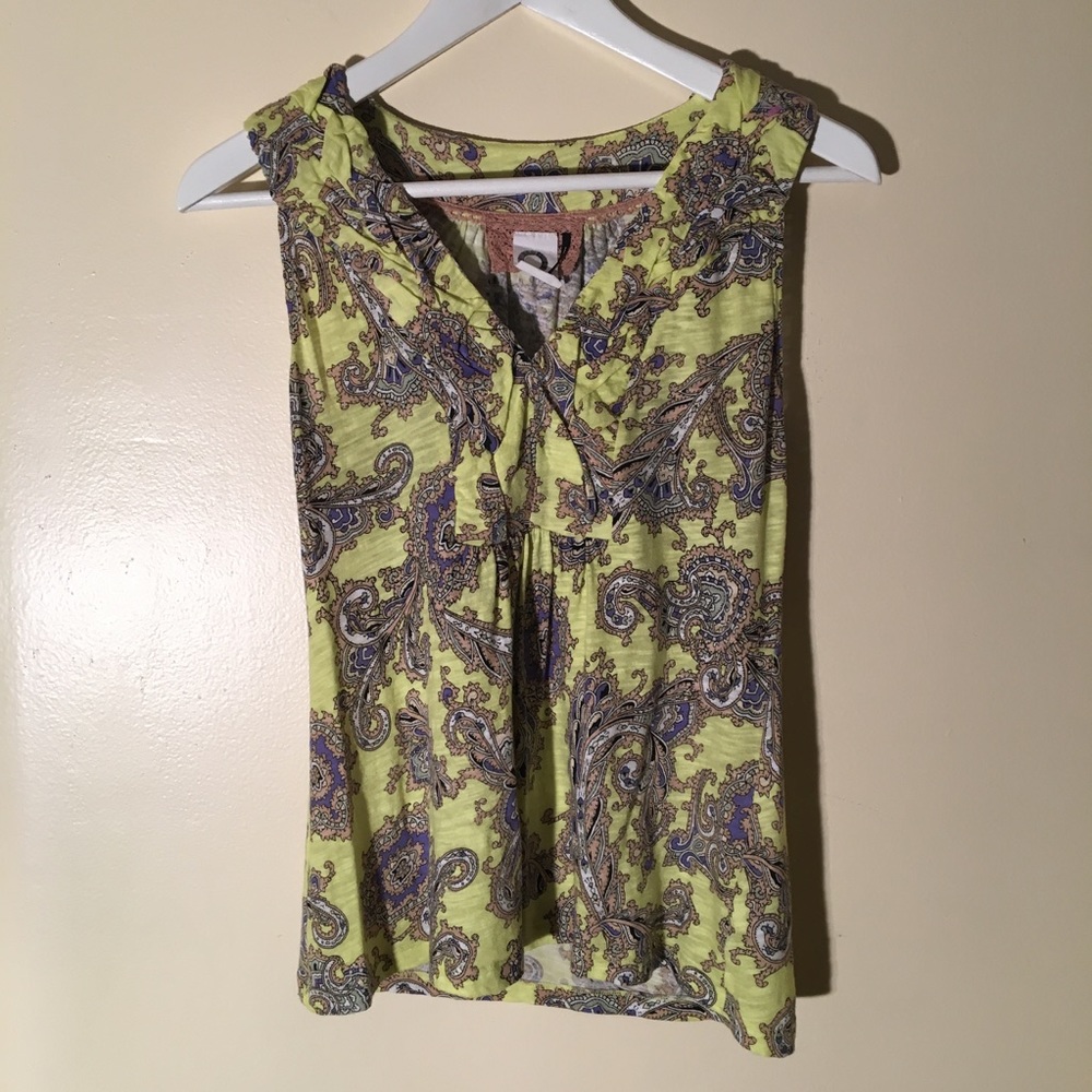 Akemi + Kin Top